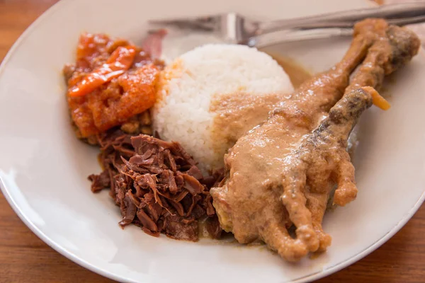 Traditionele Indonesische culinaire gudeg — Stockfoto
