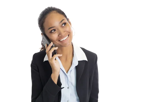 Ung affärskvinna pratar på mobiltelefon — Stockfoto