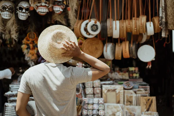 Porträt Eines Jungen Stylischen Mannes Der Vor Dem Souvenirladen Bali — Stockfoto