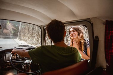 güzel beyaz kadınlar hipster otostop 