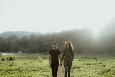 güzel çift el bir arada tutan 