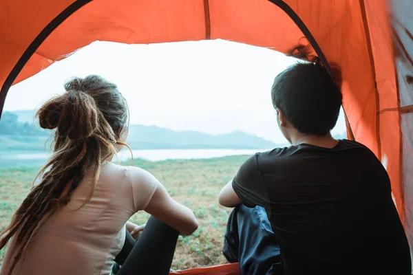 Portrait Couple Look Wake Tent Morning — Stock Photo, Image