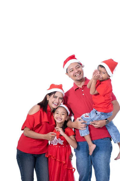 빨간 크리스마스를 입고 행복 한 아시아 가족 — 스톡 사진