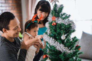 Baba, anne ve kızı portresi yüklemek Noel t