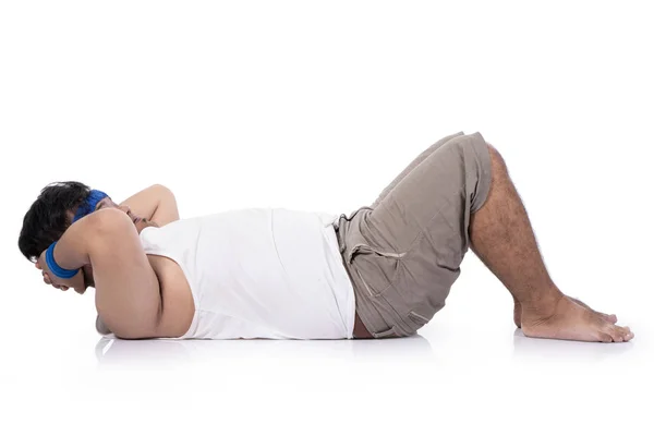 Young obese men have difficulty doing sit up — Stock Photo, Image