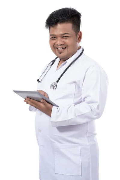 Bilder Eines Lächelnden Arztes Der Ein Digitales Tablet Der Hand — Stockfoto