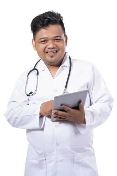 Güven Doktor holding Tablet dijital görüntüleri — Stok fotoğraf