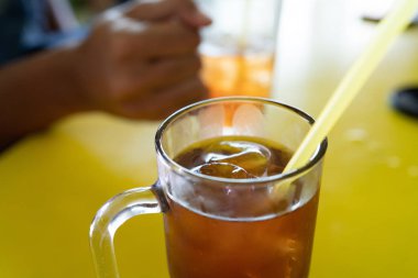 buzlu çay içecek otantik aroması ve tadı ile bir tür