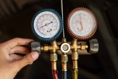 Dinamo bir fonksiyonu bilmek bir basınç göstergesi mekanik yardım portresi kullanır