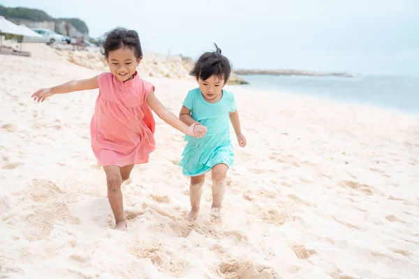 Two Little Girl Running Hold Hand Enjoy Playing Together Beach — Stock Photo, Image