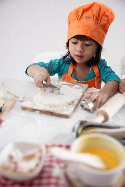 Feliz Asiático Niño Hacer Una Masa Casa Cocina Usar Delantal —  Fotos de Stock