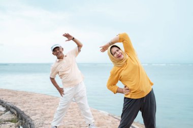 sportif kadın ve erkek egzersiz ve spor açık