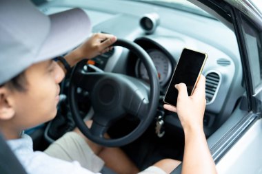 sürücü kullanma smartphone ne zaman gitmek için bir araba