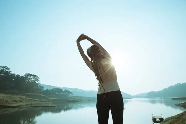 Woman enjoy the morning and raise arm — Stock Photo, Image