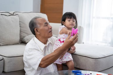 Çocuk alfabesi mektubu Büyükbaba ile öğrenme