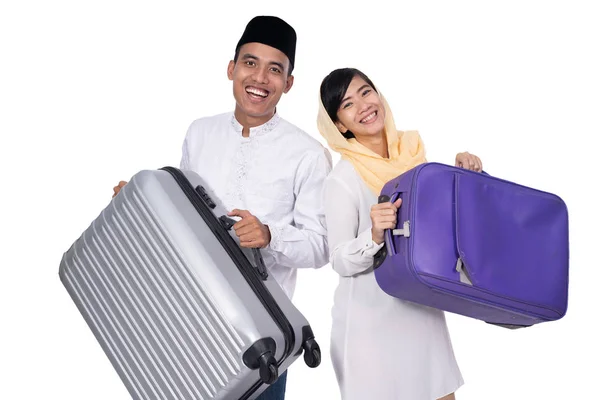 Musulman asiatique couple avec Voyage valise — Photo