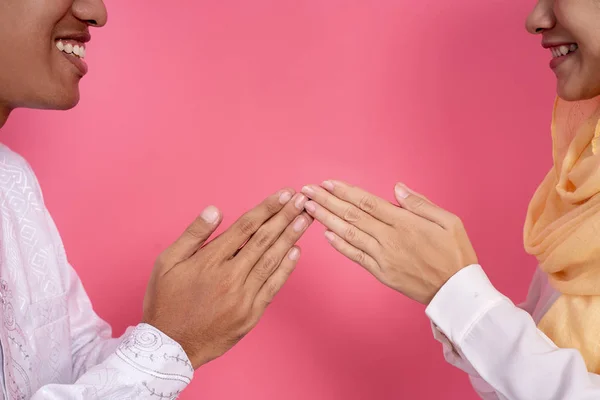 Muslimska hand fingertoppen röra hälsning — Stockfoto