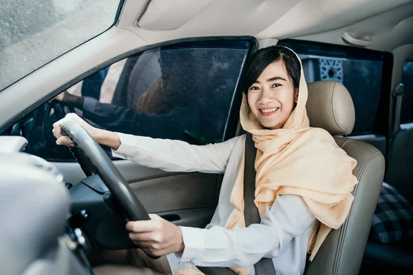 muslim woman drive car