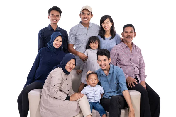 Asiatiska muslimska familjen Eid Mubarak Ramadan Kareem — Stockfoto