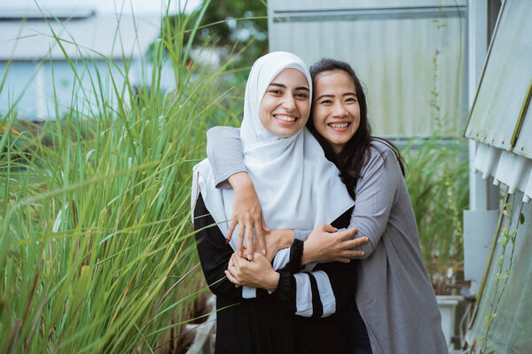 ближневосточная подруга вместе
 