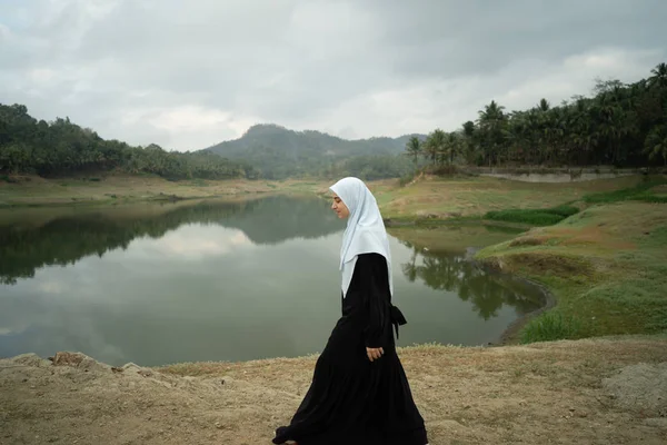 Muslim arabic woman at beautiful outdoor — Stock Photo, Image
