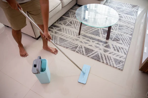 Man with mop to cleaning floor — Stock Photo, Image