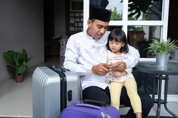 Musulmano concetto di vacanza familiare eid mubarak — Foto Stock