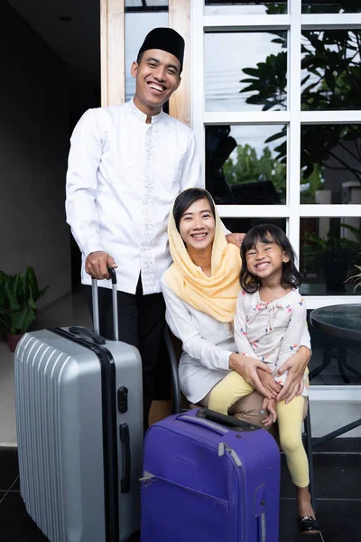 Musulmano concetto di vacanza familiare eid mubarak — Foto Stock