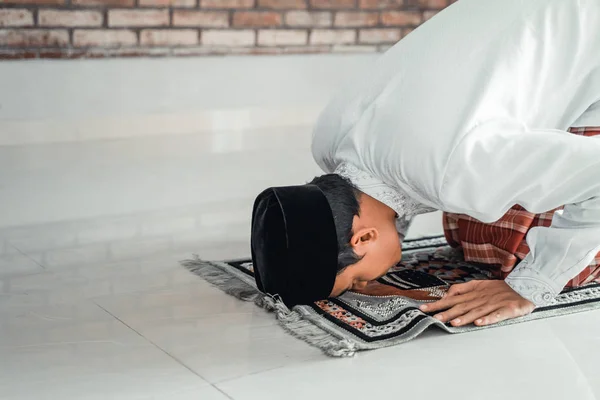 Muslim male sujud praying — Stock Photo, Image