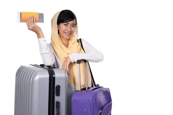 Concepto de mujer musulmana viajando — Foto de Stock