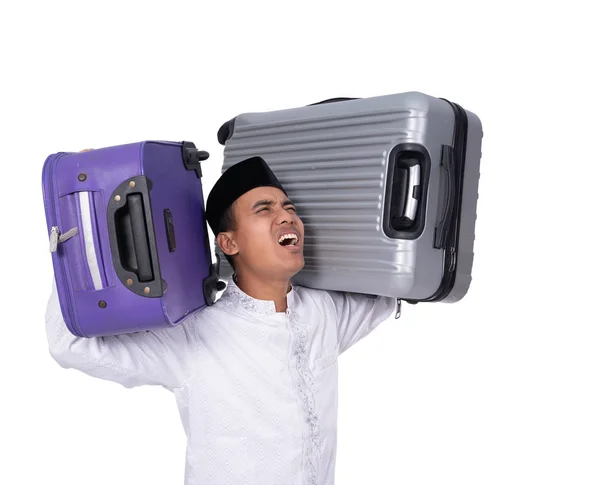 Tired muslim man carrying two heavy suitcase on his shoulder — Stock Photo, Image