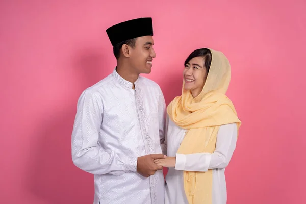 Muzulmán házaspár stúdióban — Stock Fotó