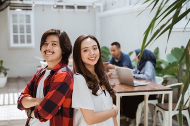 iş girişimci kameraya gülümseyen 