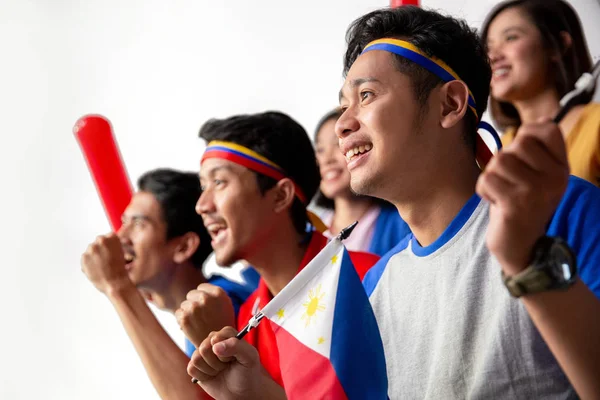 Excited asian young supporter holding philippines flag — Stock Photo, Image