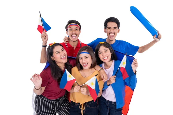 Gente con bandera filipina celebrando el día de la independencia — Foto de Stock