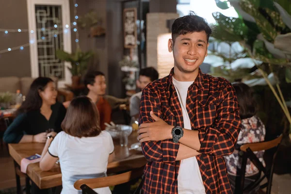 Man crossed his arm and looking camera while dinner outdoor — Stock Photo, Image