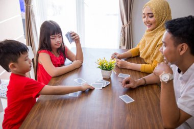 Aile eğlenceli zaman evde