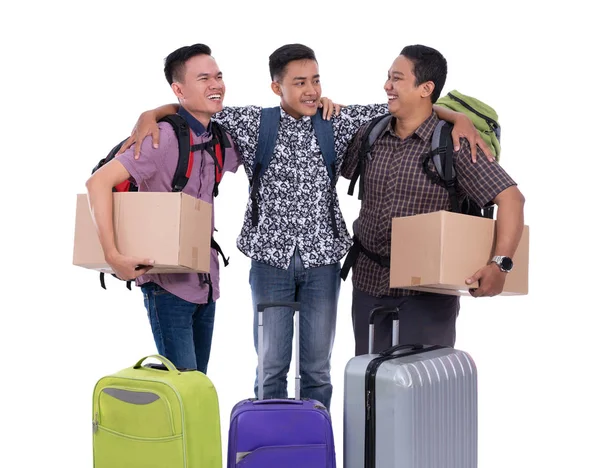 Tre asiatico maschio andando vacanza holding valigia — Foto Stock