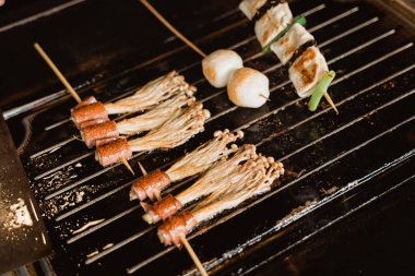 Izgara mantar sebze şişler