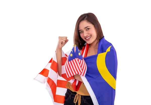 Hermosa mujer sosteniendo la bandera de Malasia — Foto de Stock