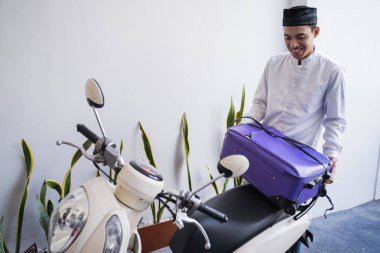 motorcyle bayram mübarek lebaran için seyahat müslüman erkek