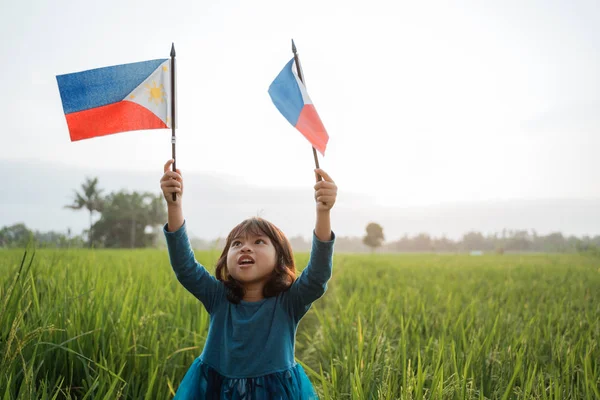 Phillipine kid with national flag — стоковое фото