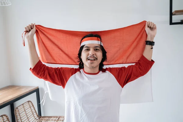 Male holding indonesian flag. patriotic nationalism concept — Stock Photo, Image