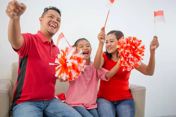 Familie Indonesië viering Onafhankelijkheidsdag — Stockfoto