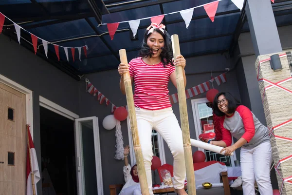 Indonesian stilts kompetisi ras — Stok Foto