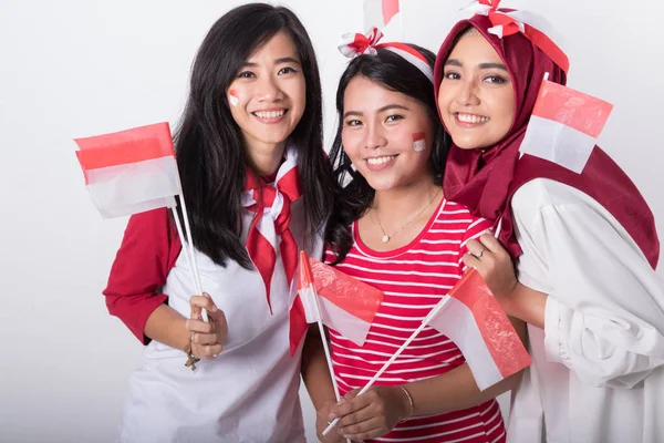 Indonéské ženy s vlajkou slaví Den nezávislosti — Stock fotografie