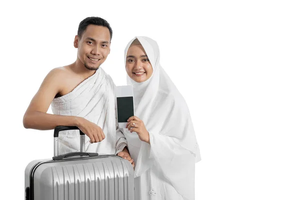 Muzułmańskich par żona i mąż gotowy do Hajj — Zdjęcie stockowe