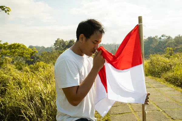 Pria dengan bendera indonesia indonesia — Stok Foto