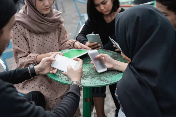 Young people enjoy their own gadgets — Stock Photo, Image