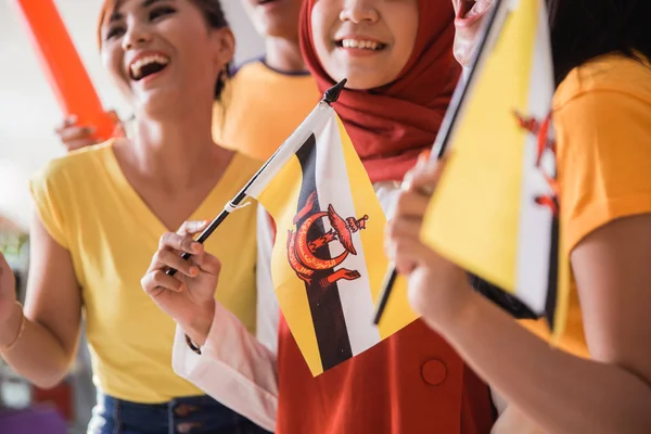 Kobiety wentylatory Wsparcie Brunei zespół — Zdjęcie stockowe
